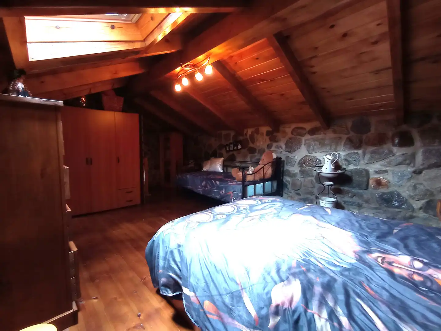 Schlafzimmer von Einfamilien-Reihenhaus zum Verkauf in Boca de Huérgano mit Heizung