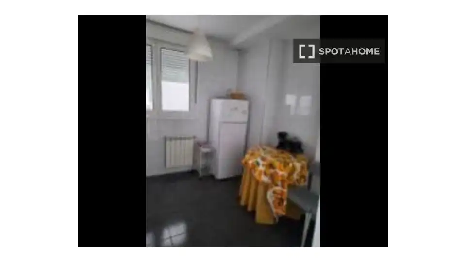 Cocina de Apartamento para compartir en Oviedo  con Aire acondicionado y Terraza
