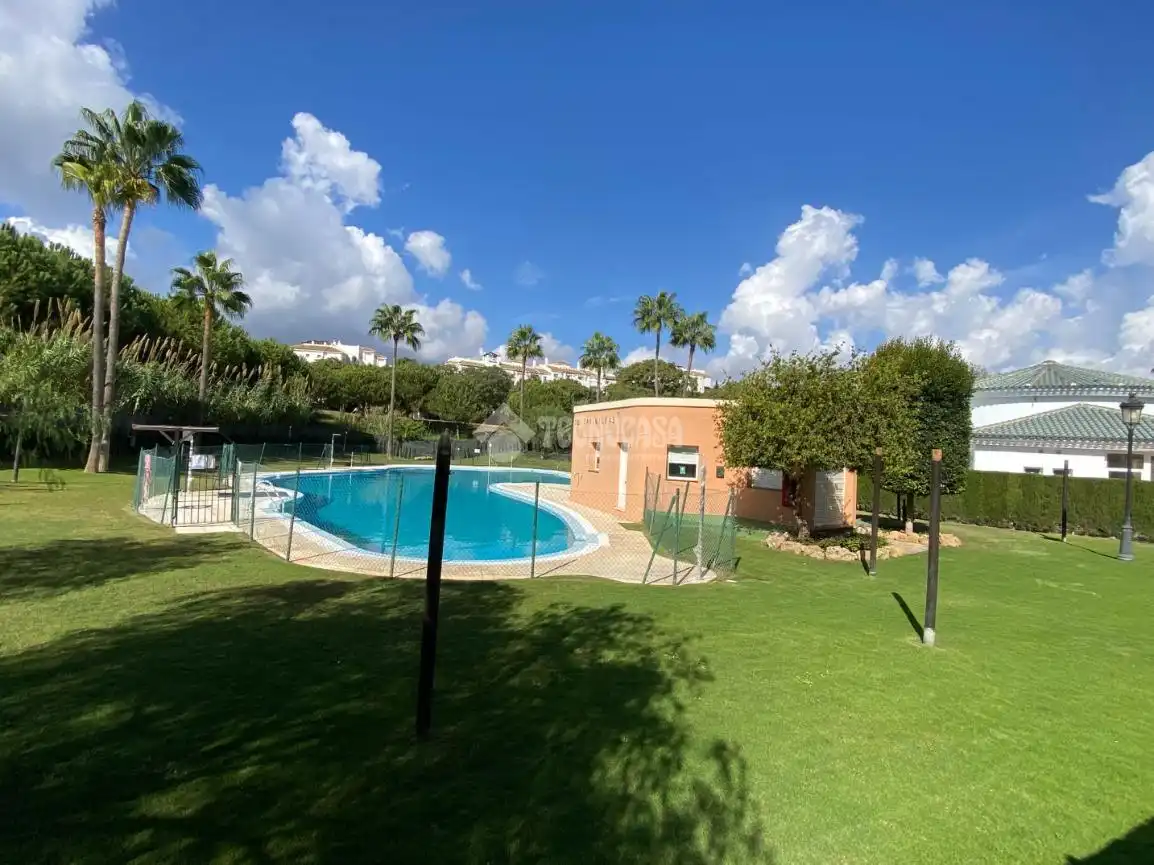 Piscina de Pis en venda en Manilva amb Piscina comunitària