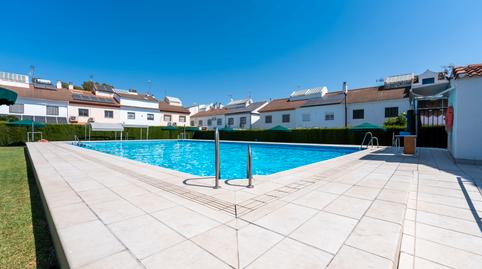 Foto 2 de Casa adosada en venta en Calle Carabela la Pinta, Condequinto, Montequinto