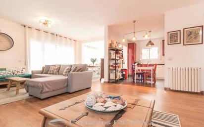 Sala d'estar de Casa o xalet en venda en Castelldefels amb Aire condicionat, Calefacció i Jardí privat
