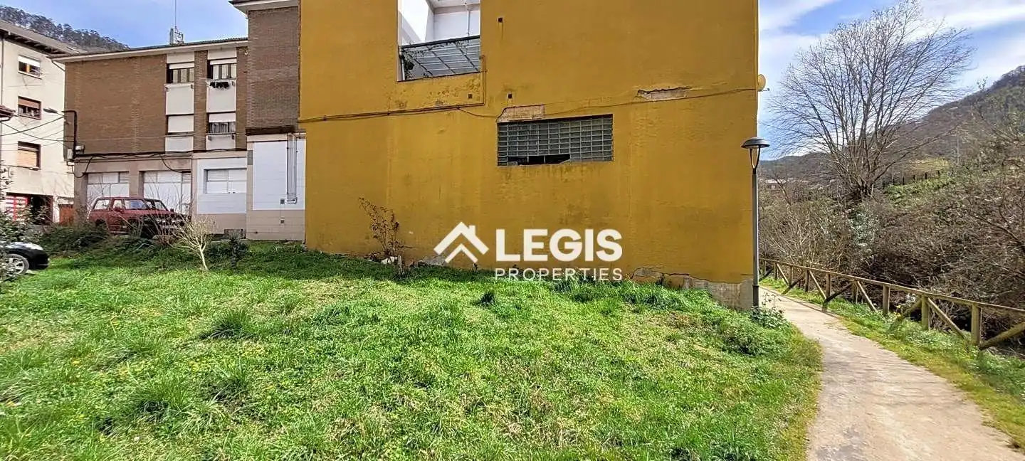 Vista exterior de Local en venda en Mieres (Asturias) amb Terrassa