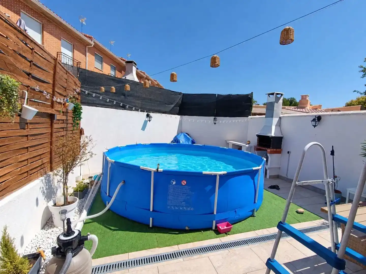 Piscina de Casa o xalet en venda en Mucientes amb Jardí privat, Parquet i Traster