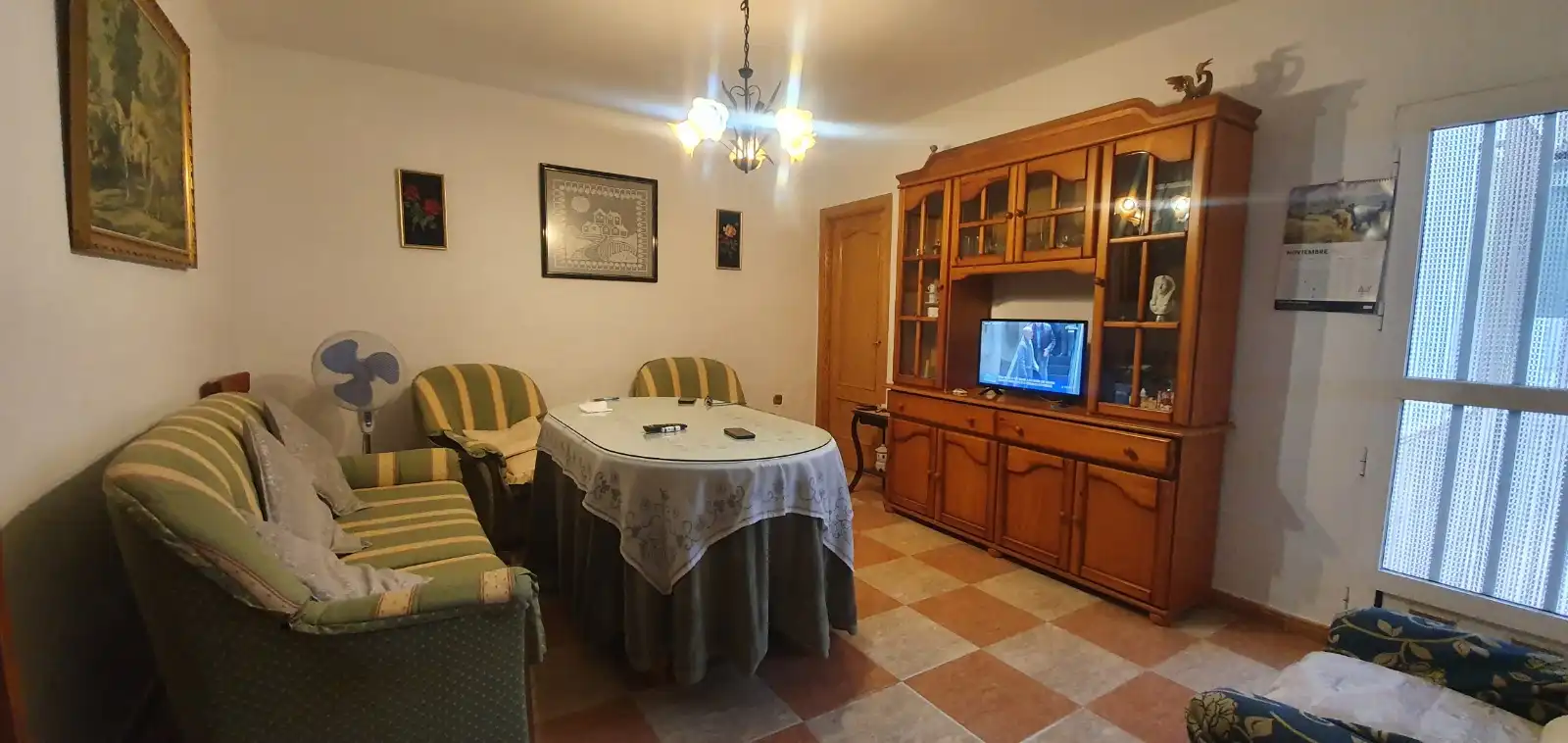 Sala d'estar de Casa adosada en venda en Guadix amb Moblat
