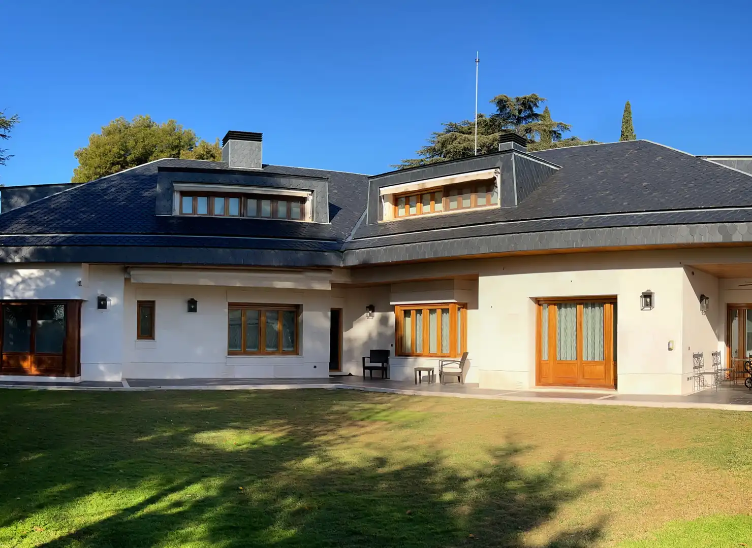 Vista exterior de Casa o chalet en venta en Madrid con Aire acondicionado, Calefacción y Jardín privado