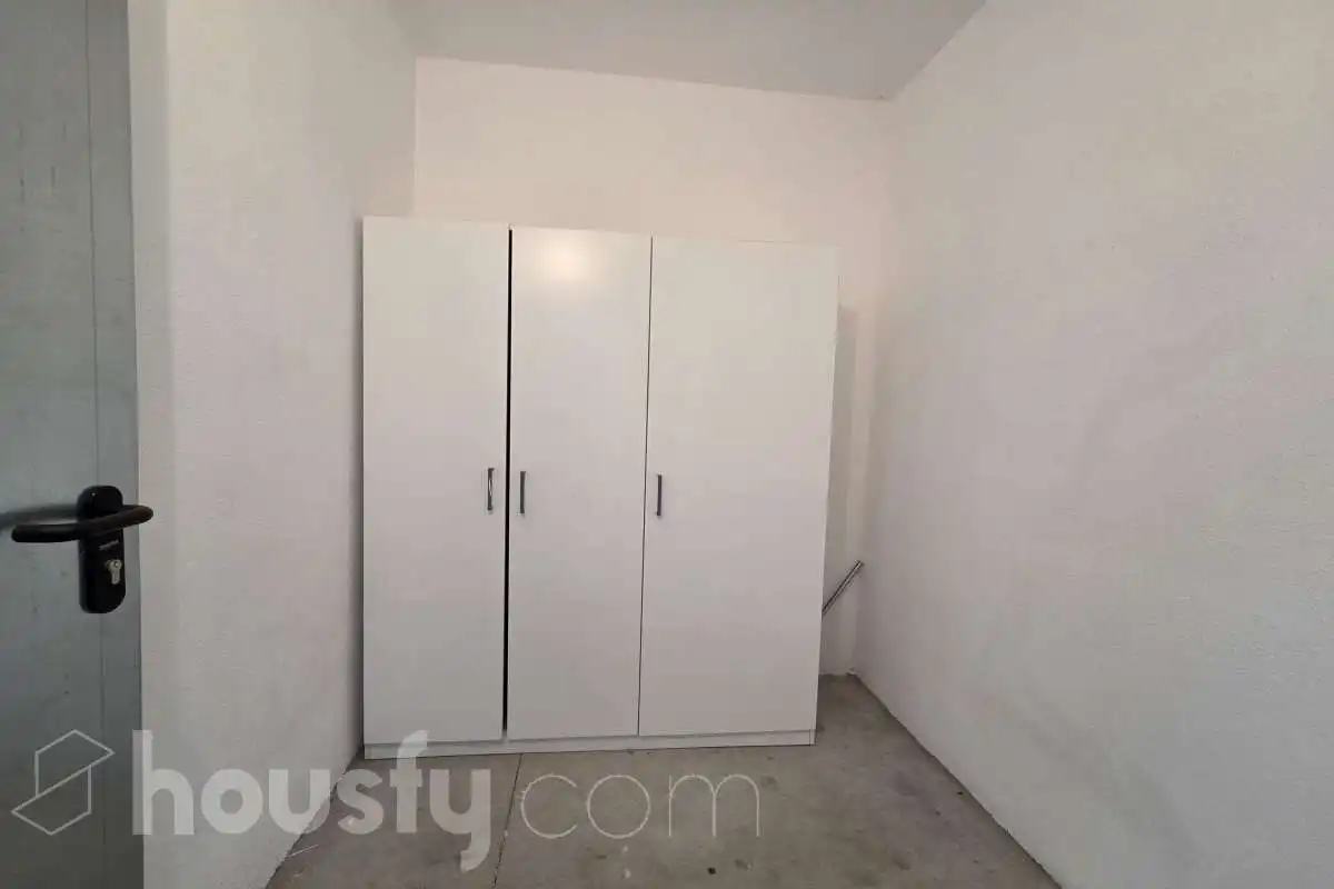 Bedroom of Flat for rent in Madrid  with Air Conditioner, Heating and Storage room