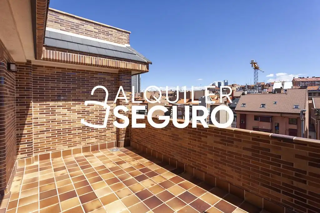 Terraza de Ático de alquiler en Madrid con Aire acondicionado, Calefacción y Trastero