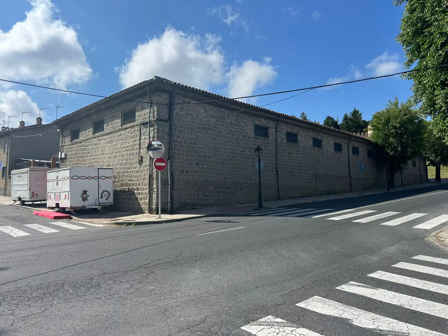 Vista exterior de Local en venta en Ávila