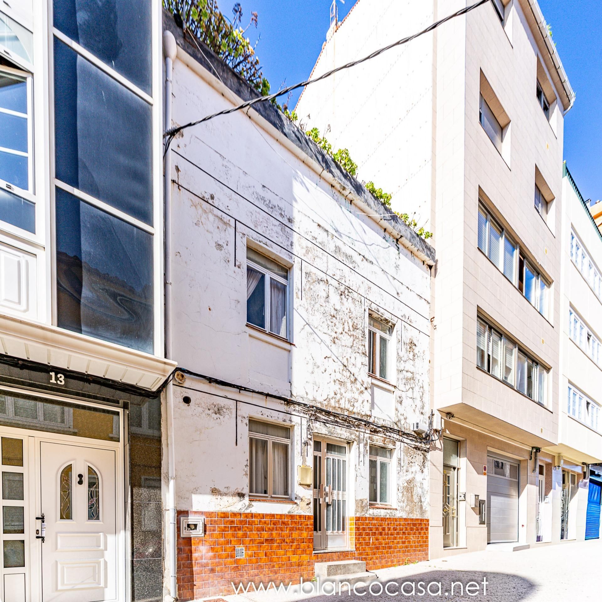 Vista exterior de Casa o xalet en venda en Malpica de Bergantiños amb Jardí privat
