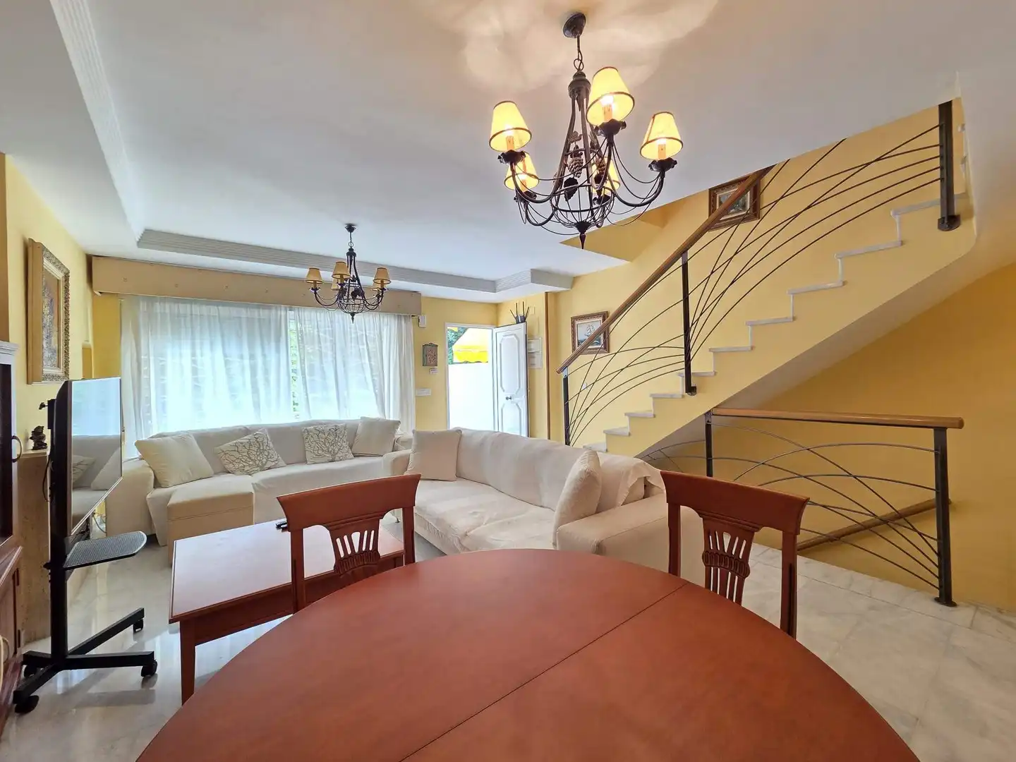 Sala d'estar de Casa adosada en venda en Gandia amb Aire condicionat, Jardí privat i Terrassa