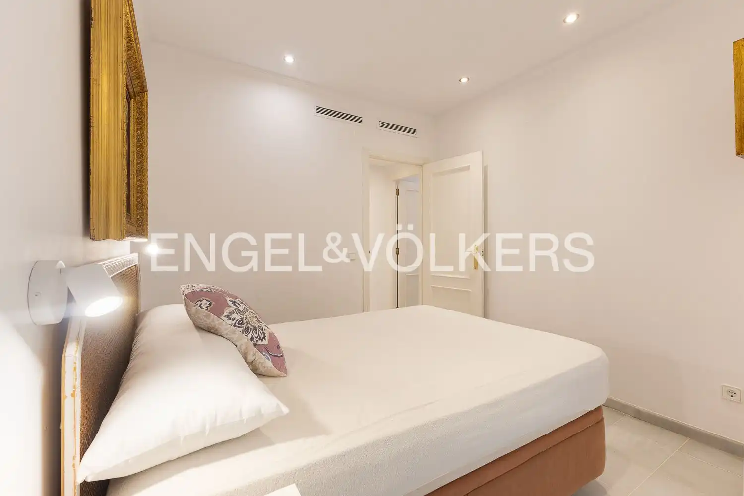 Habitación de Piso de alquiler en Valencia con Aire acondicionado, Calefacción y Amueblado