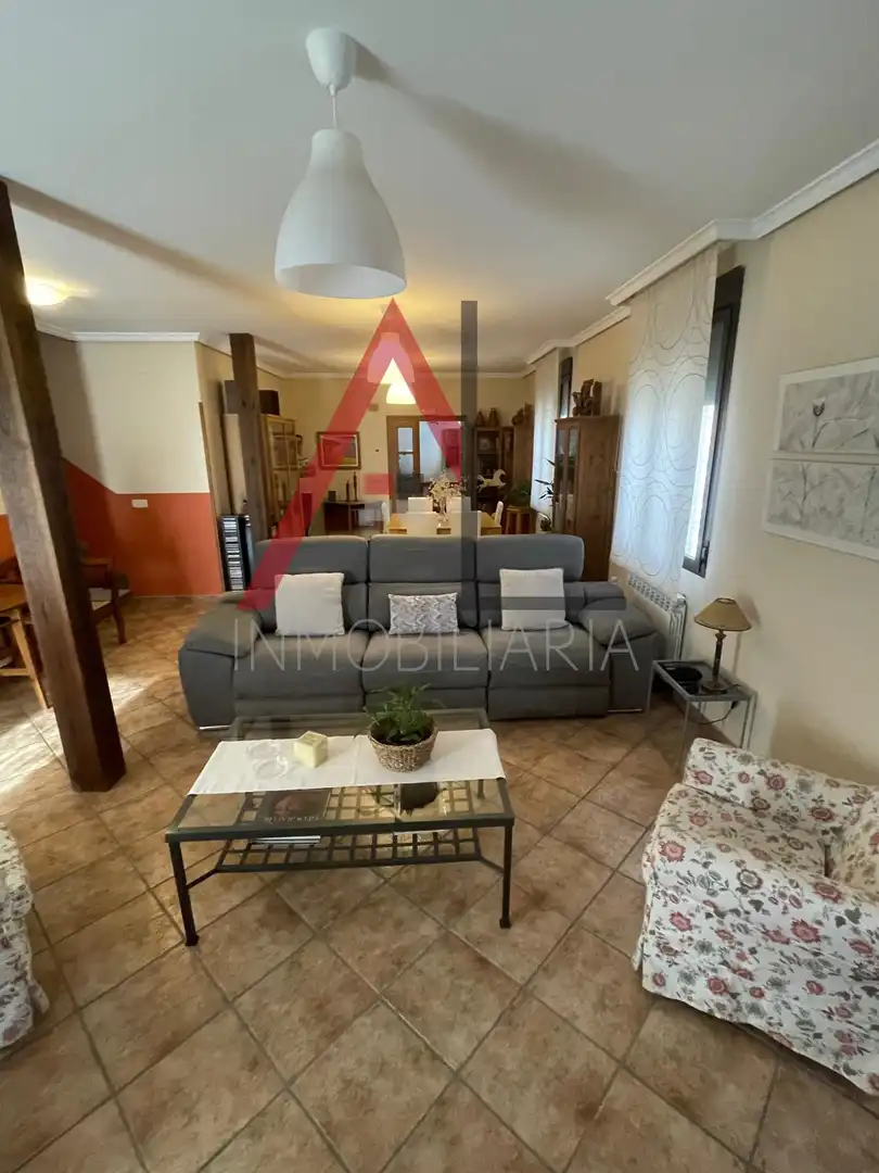 Sala d'estar de Casa o xalet en venda en Navas de Oro amb Calefacció, Jardí privat i Parquet