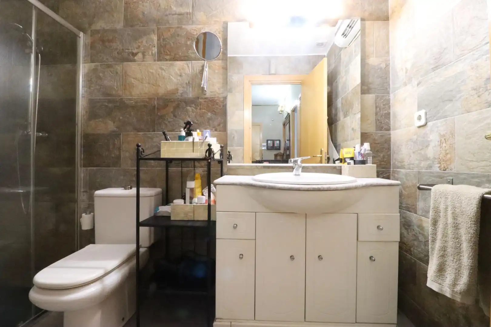Baño de Piso en venta en Sabadell con Calefacción, Parquet y Terraza