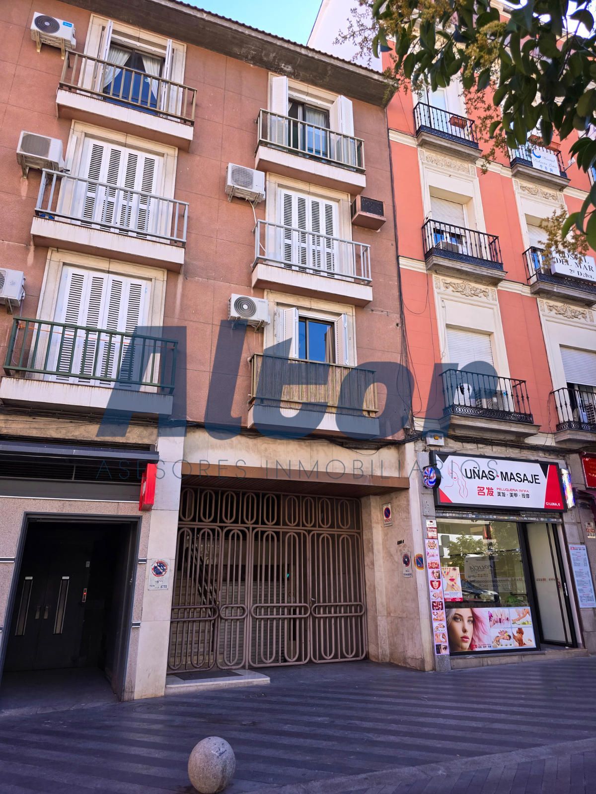 Exterior view of Garage for sale in  Madrid Capital
