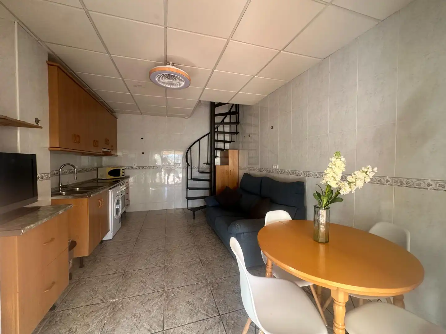 Küche von Wohnung zum Verkauf in Cartagena mit Klimaanlage, Privatgarten und Möbliert