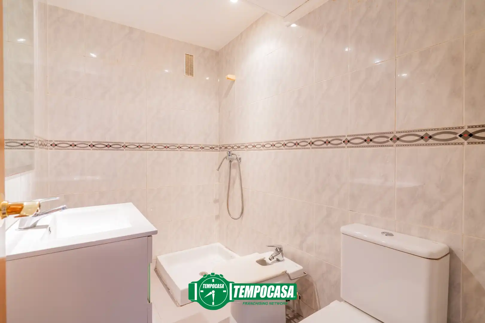 Baño de Piso en venta en Valencia con Aire acondicionado, Calefacción y Internet