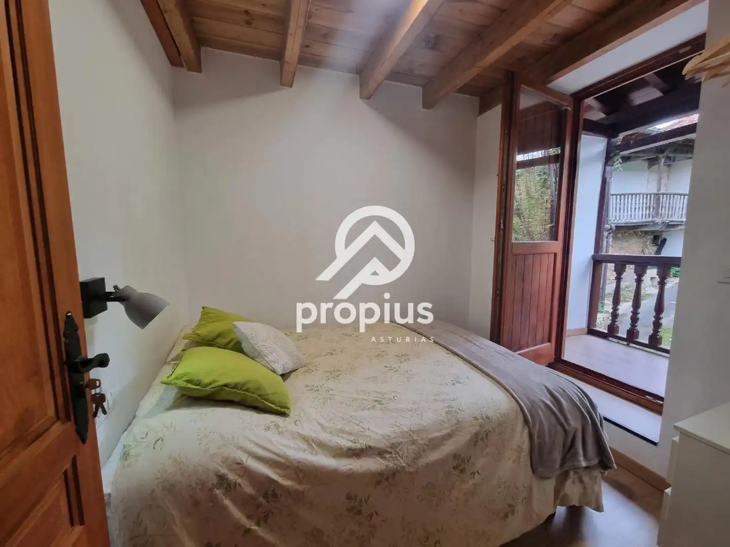 Schlafzimmer von Einfamilien-Reihenhaus zum Verkauf in Cangas de Onís mit Heizung und Terrasse