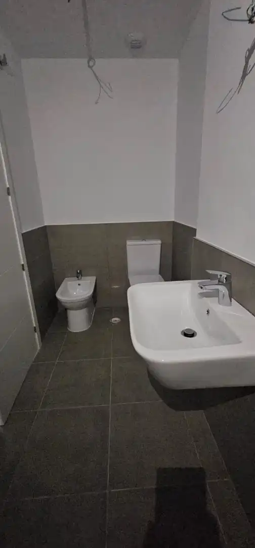Baño de Piso en venta en Sevilla con Aire acondicionado, Jardín privado y Trastero
