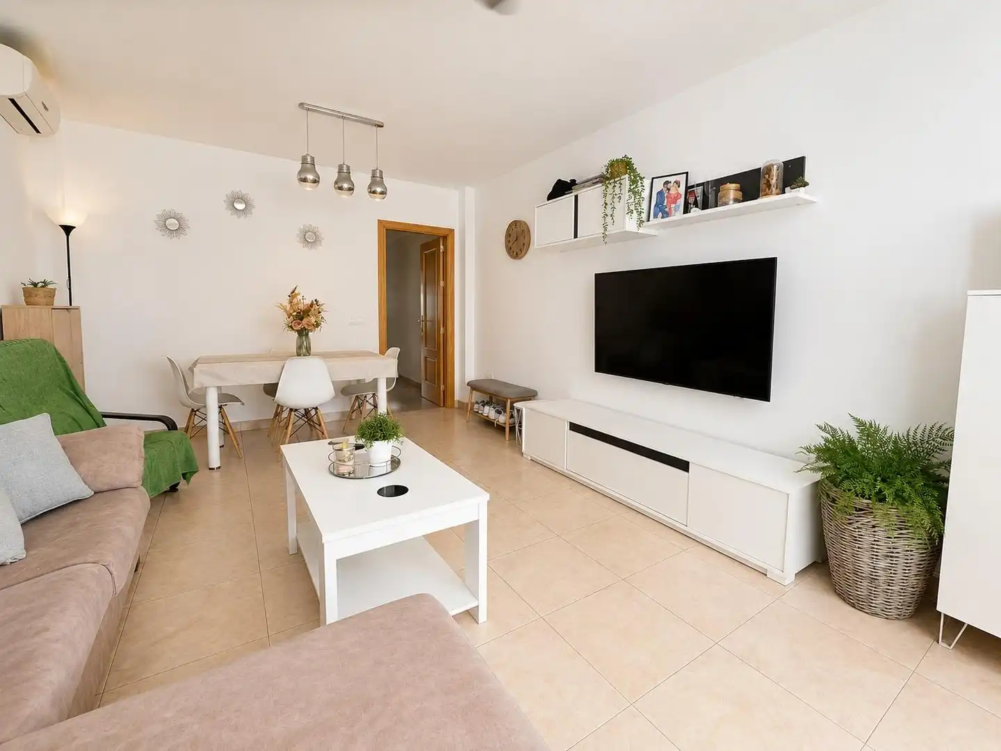 Living room of Ground floor for sale in Los Barrios  with Air Conditioner and Furnished