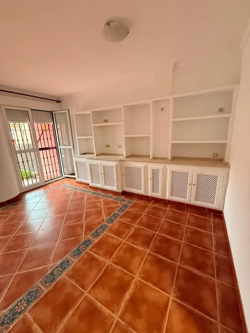 Cuina de Casa o xalet en venda en Algeciras amb Balcó i Piscina comunitària
