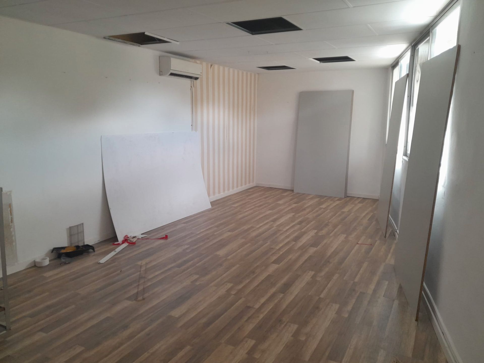 Local de lloguer en Paterna amb Aire condicionat