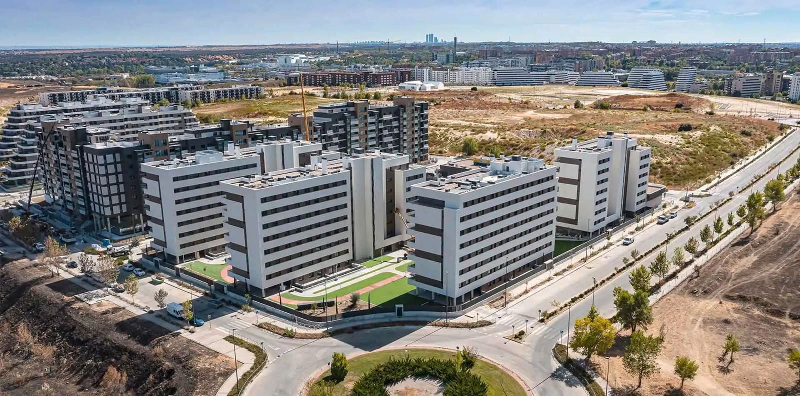 Exterior view of Flat for sale in Tres Cantos  with Air Conditioner, Heating and Terrace
