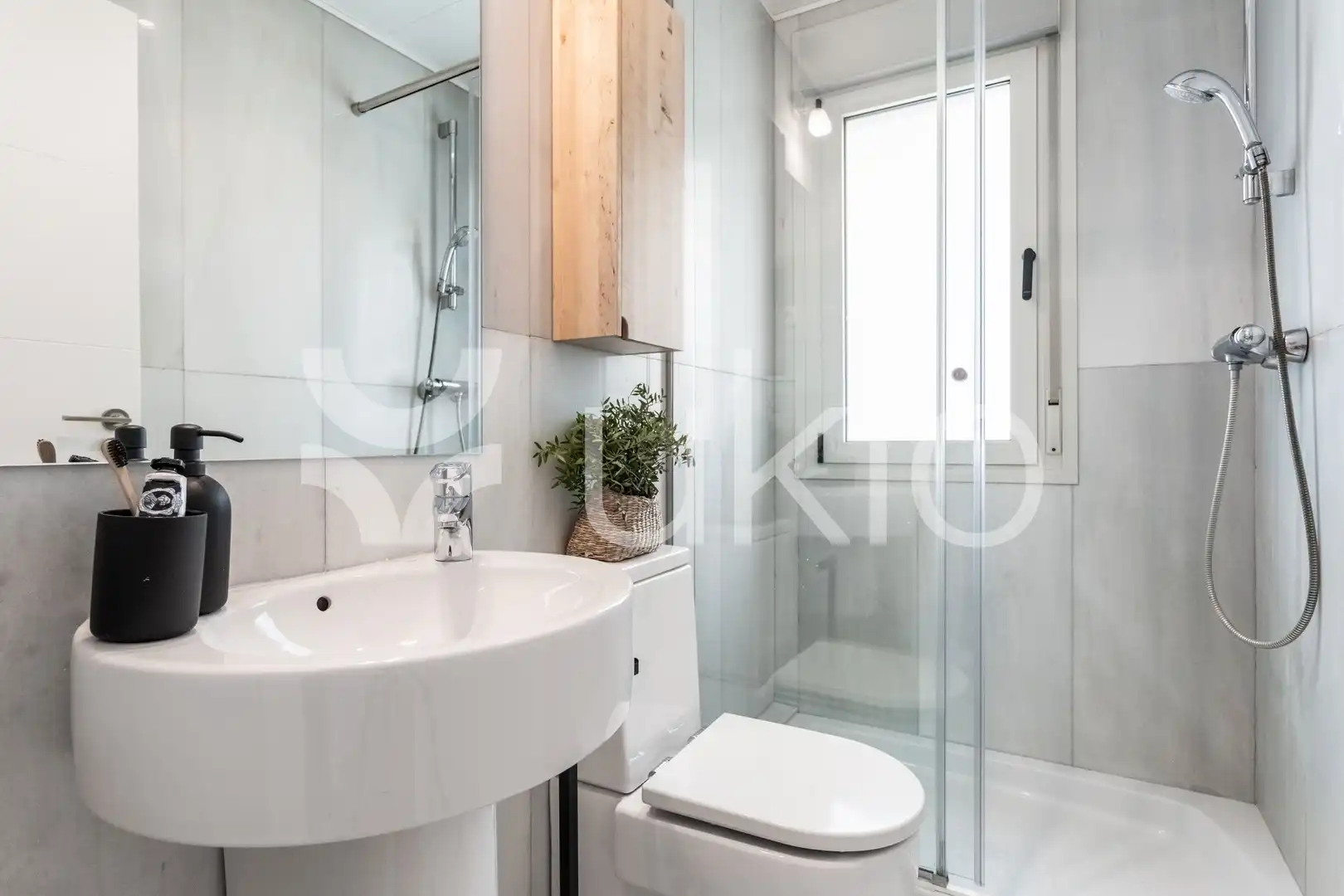 Baño de Apartamento de alquiler en Madrid con Calefacción, Amueblado y Horno