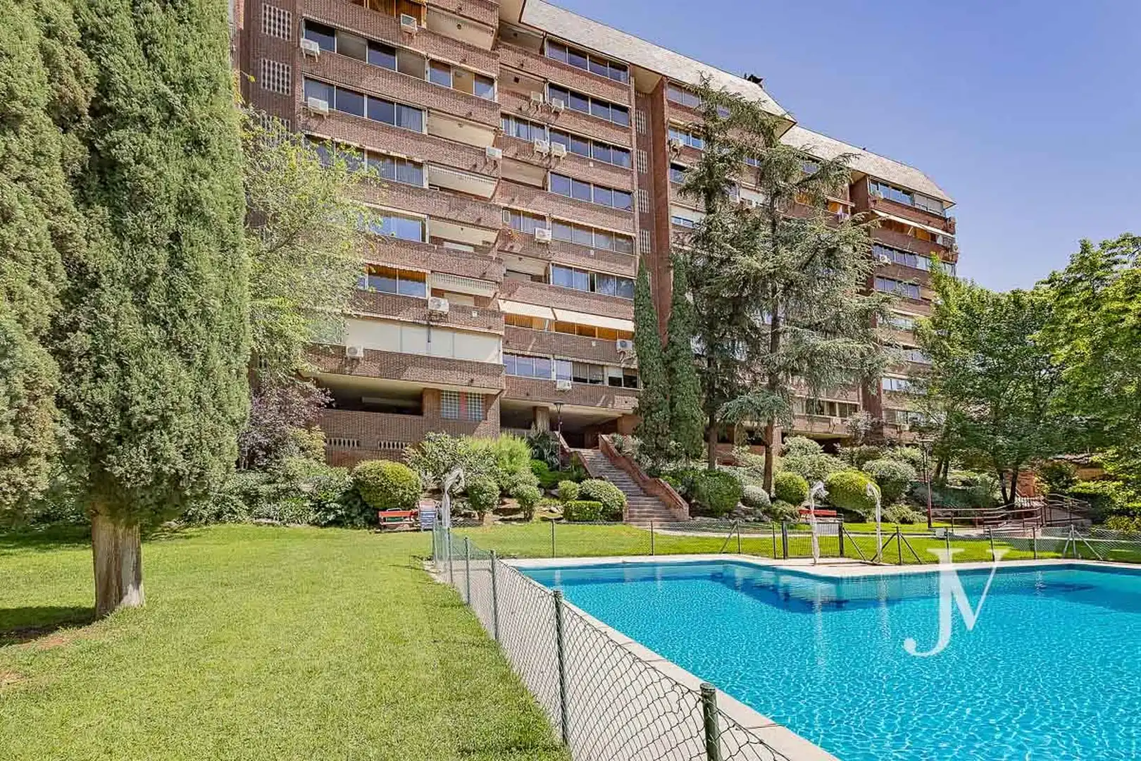 Piscina de Pis en venda en Madrid amb Aire condicionat, Calefacció i Terrassa