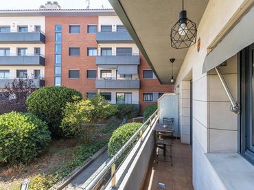 Pis amb balcó en venda a Centre - Sant Oleguer