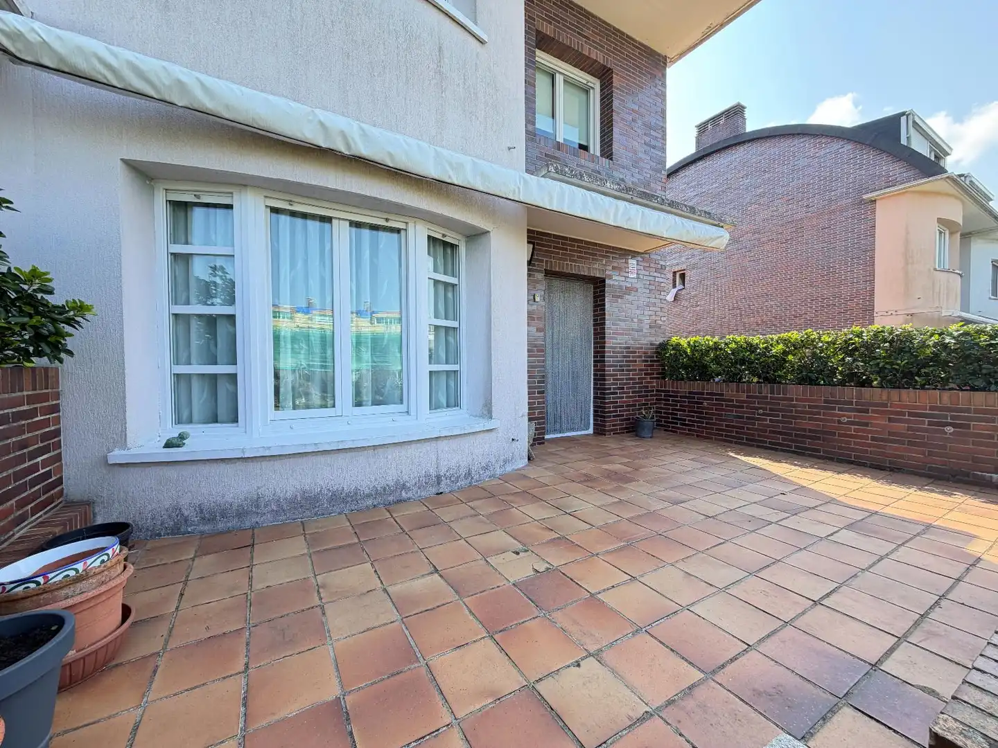 Vista exterior de Casa adosada en venta en Lasarte-Oria con Calefacción, Jardín privado y Parquet