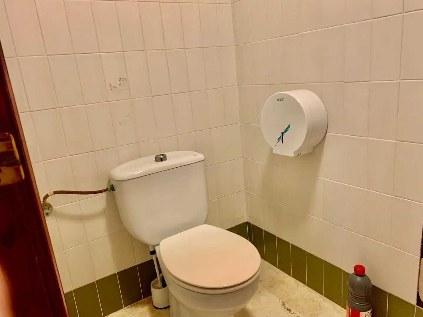 Baño de Local de alquiler en Cantillana