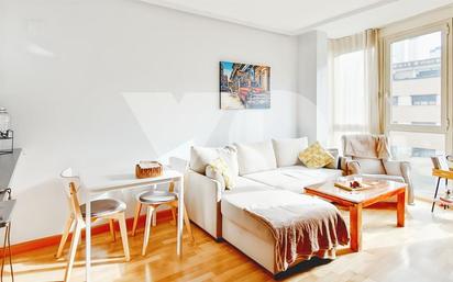 Living room of Flat for sale in  Madrid Capital  with Air Conditioner and Community pool