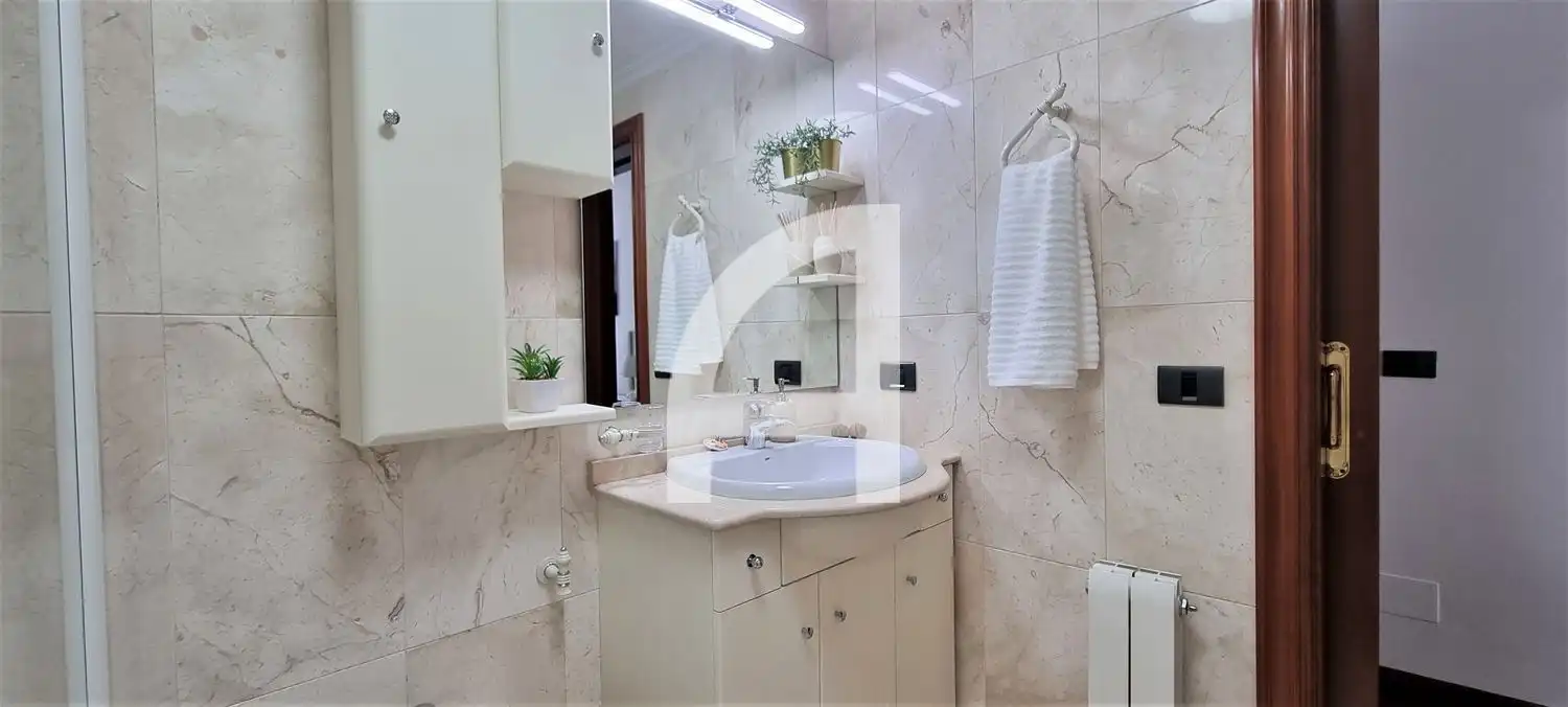 Baño de Piso de alquiler en Vigo  con Calefacción, Trastero y Amueblado