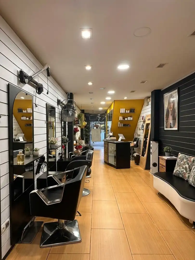 Business premises to rent in Centre