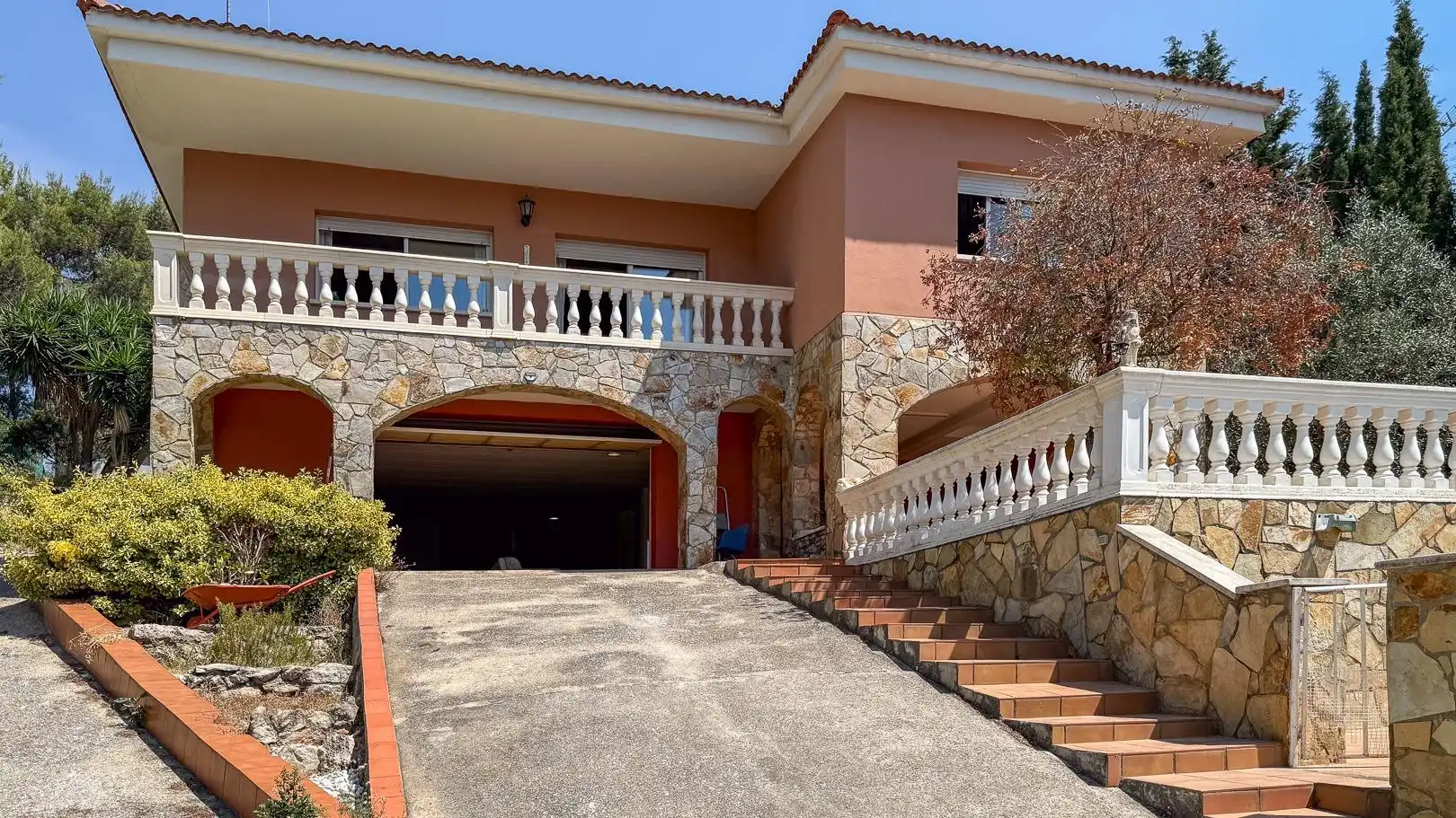Vista exterior de Casa o chalet en venta en Vallirana con Calefacción, Jardín privado y Terraza