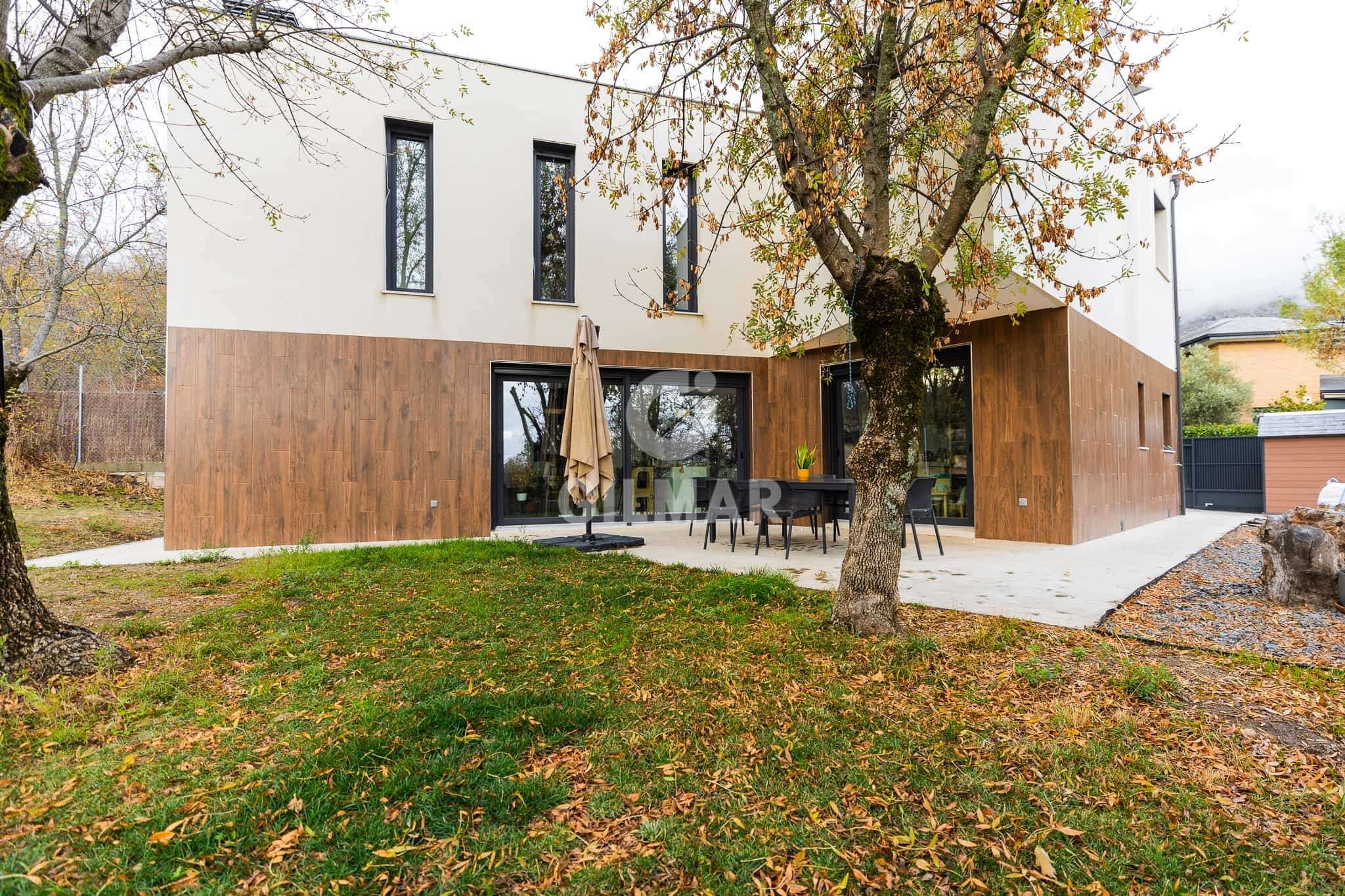 Vista exterior de Casa o xalet en venda en El Boalo - Cerceda – Mataelpino amb Calefacció i Jardí privat