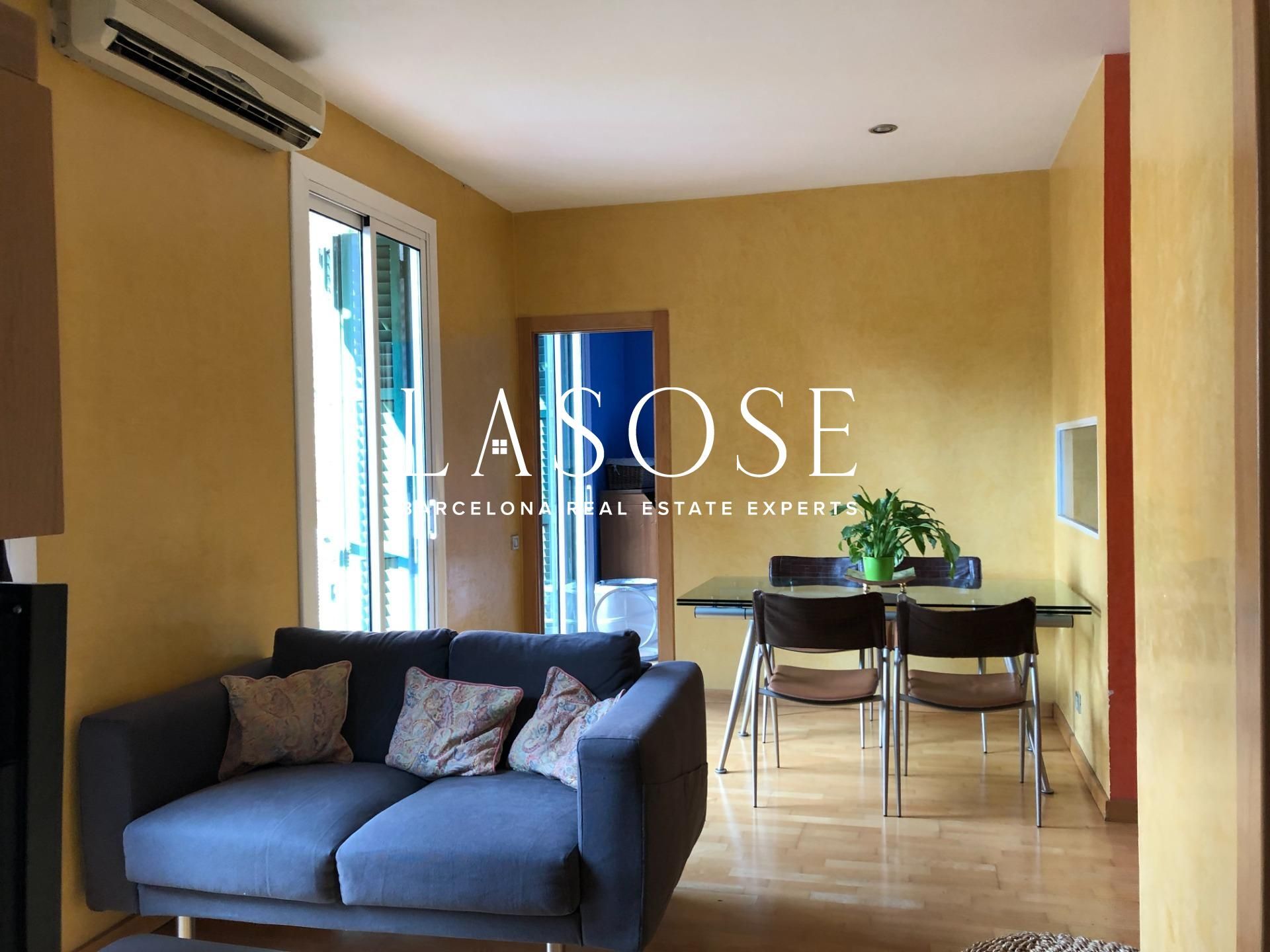 Sala d'estar de Apartament de lloguer en  Barcelona Capital amb Calefacció