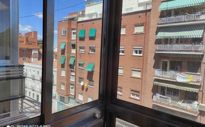 Vista exterior de Pis de lloguer en  Madrid Capital amb Aire condicionat i Terrassa