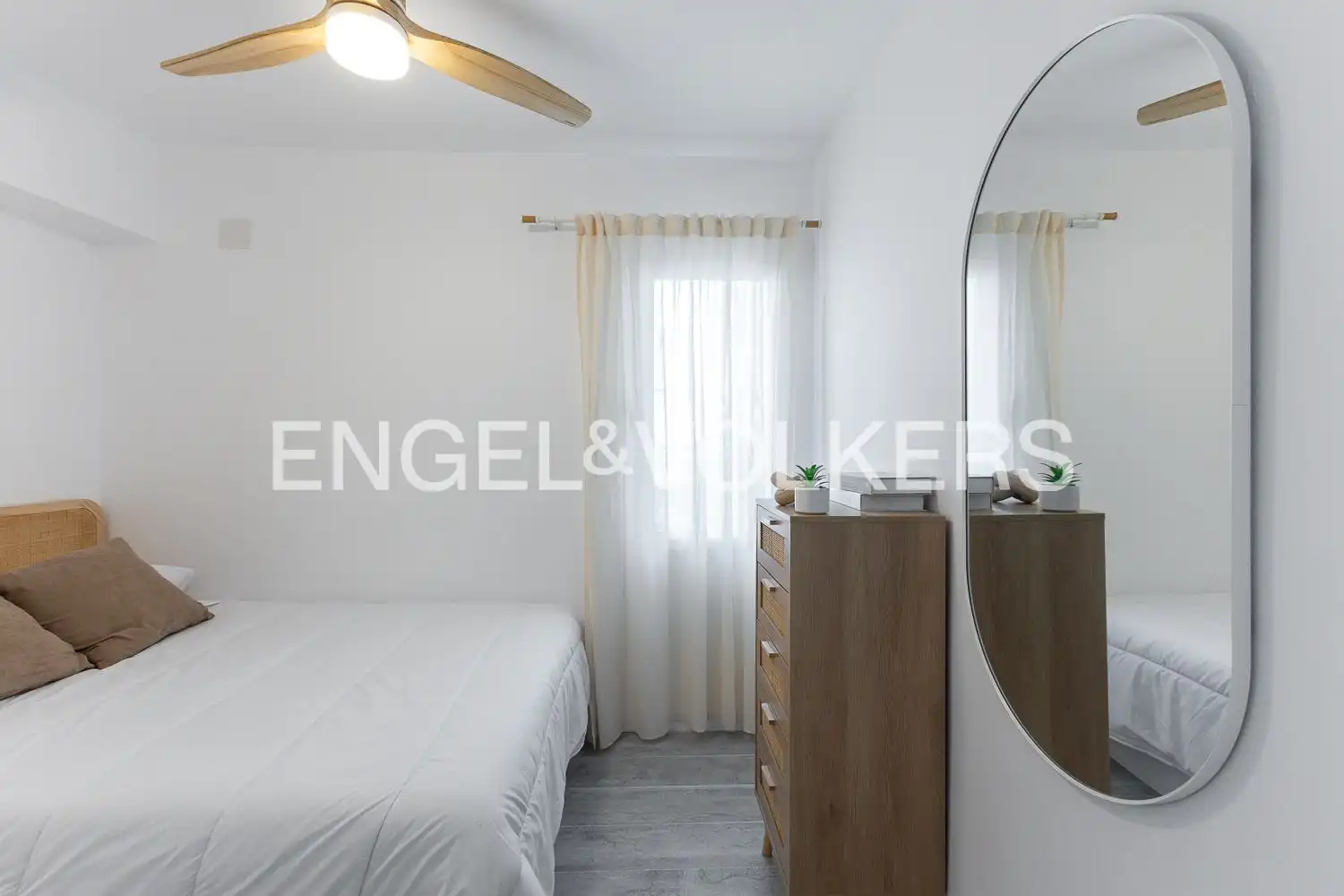 Dormitori de Apartament de lloguer en Dénia amb Aire condicionat, Calefacció i Terrassa