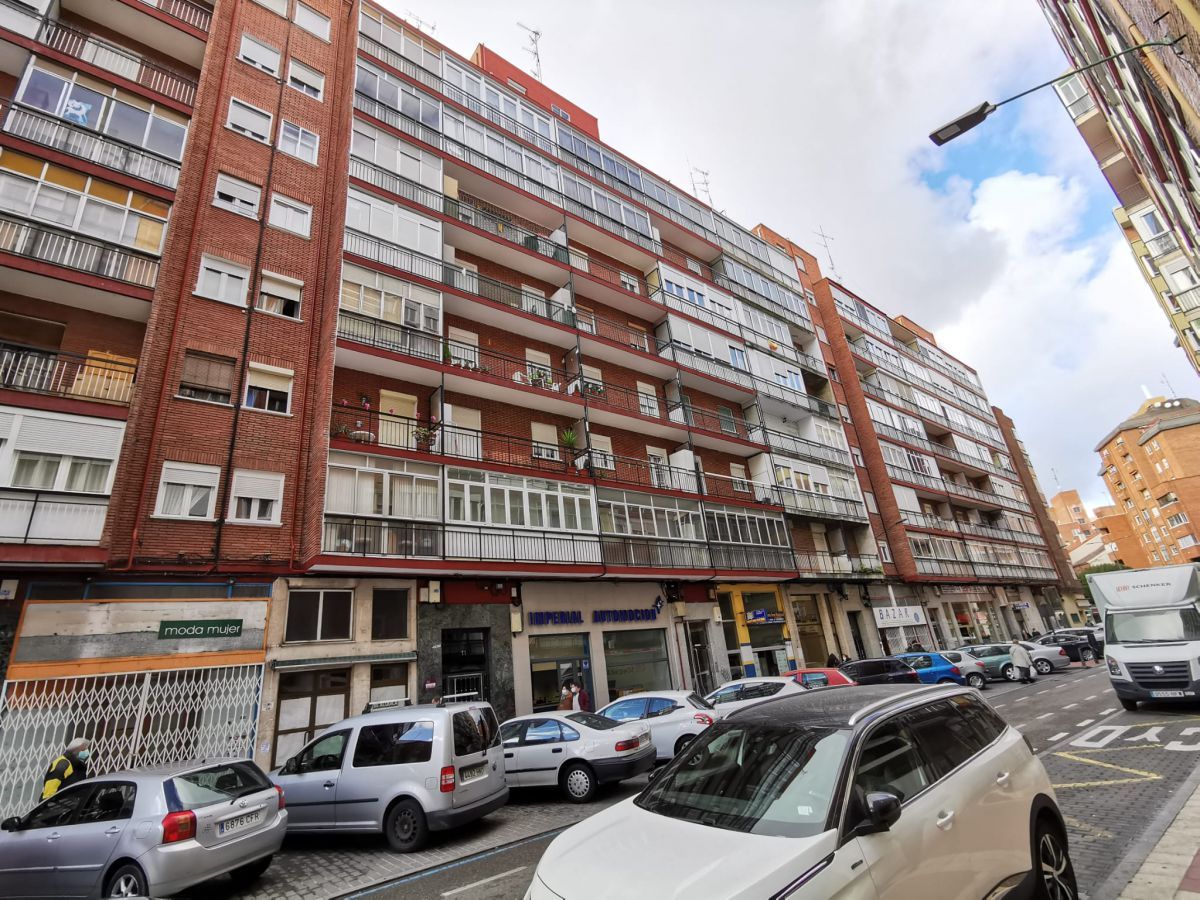 Vista exterior de Pis de lloguer en Valladolid Capital amb Calefacció, Parquet i Terrassa