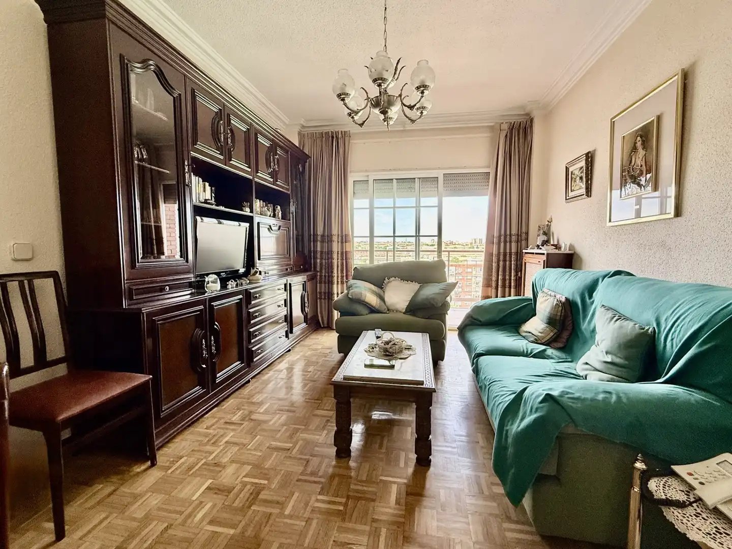 Living room of Flat for sale in Madrid  with Heating, Parquet flooring and Terrace