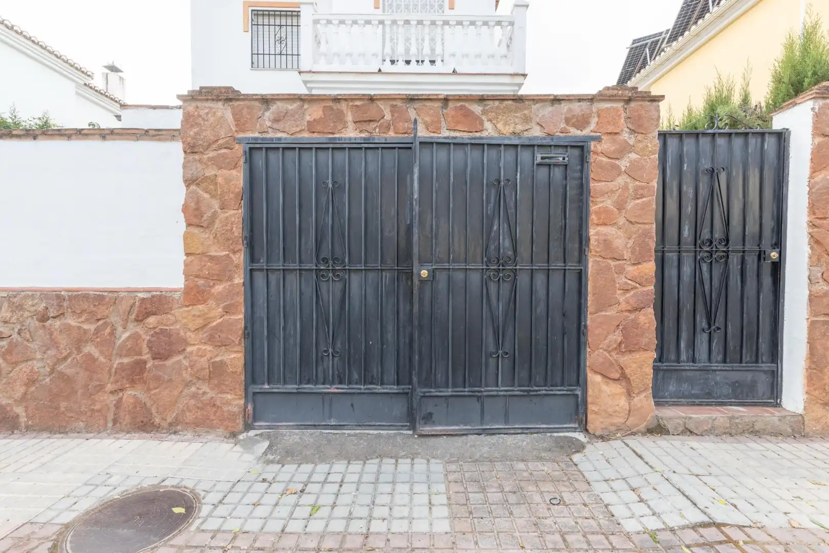 Vista exterior de Casa o chalet en venta en Altos de la Zubia