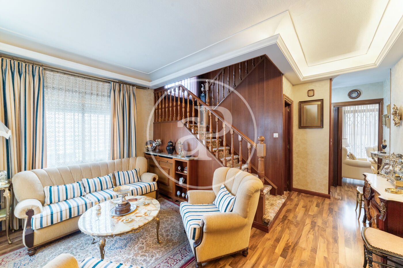 Sala de estar de Casa adosada en venta en  Madrid Capital con Aire acondicionado, Calefacción y Jardín privado