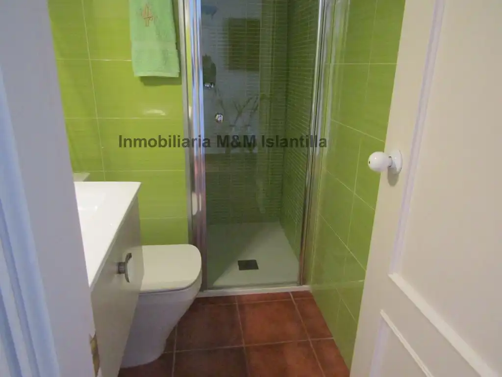 Baño de Casa adosada en venta en Islantilla con Jardín privado, Terraza y Amueblado