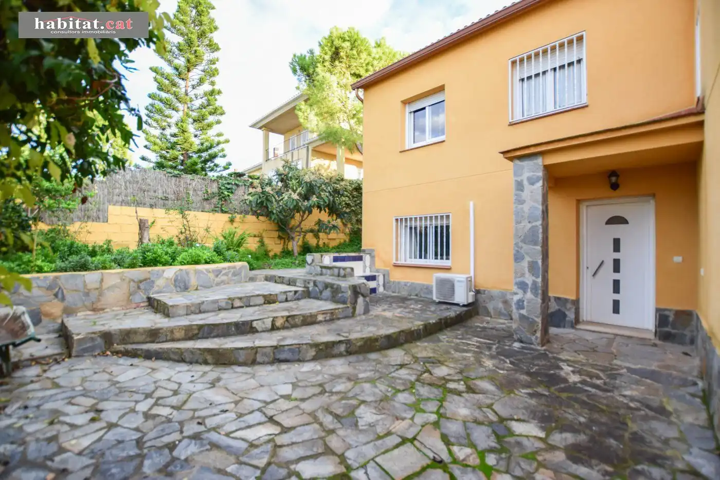 Vista exterior de Casa o xalet en venda en Sant Pere de Ribes amb Aire condicionat, Calefacció i Jardí privat