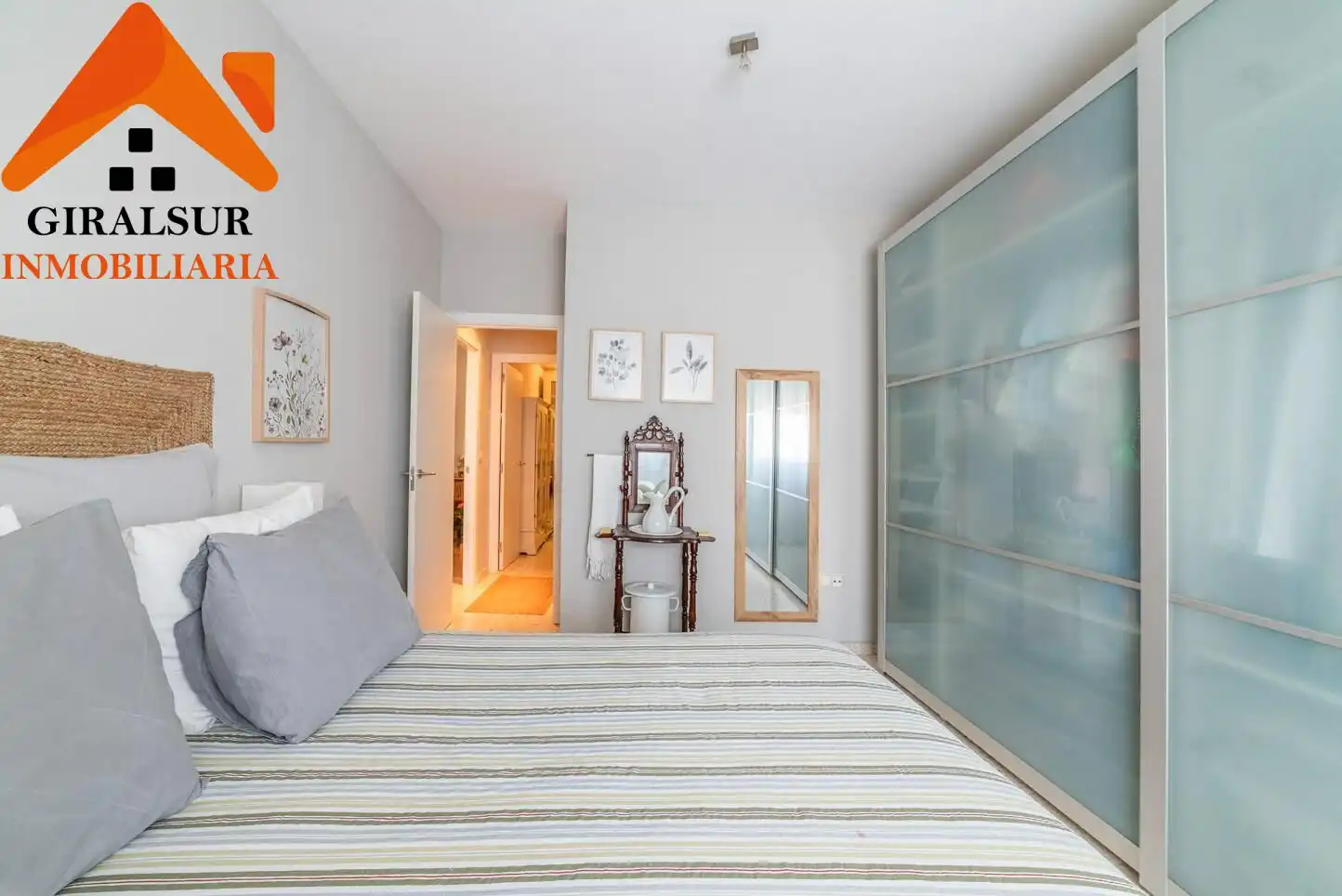 Bedroom of Flat for sale in Sevilla  with Air Conditioner and Storage room