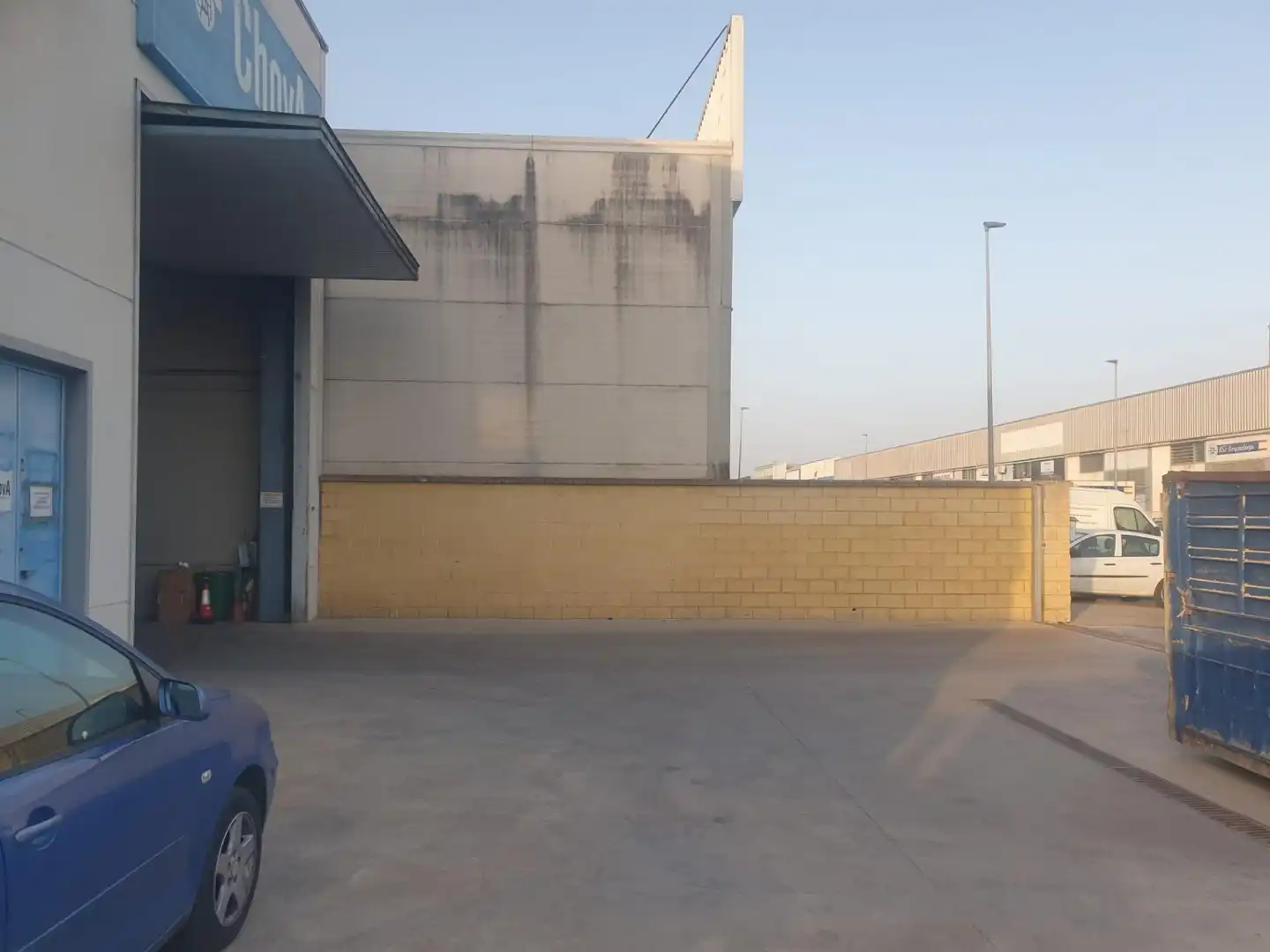Außenansicht von Fabrikhallen zur Miete in La Rinconada