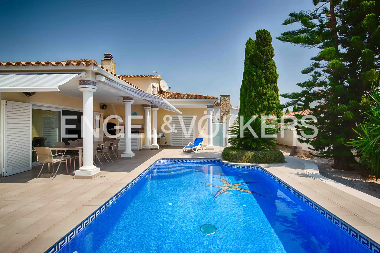 Casa con piscina en venta en Carrer Pení, imagen 2