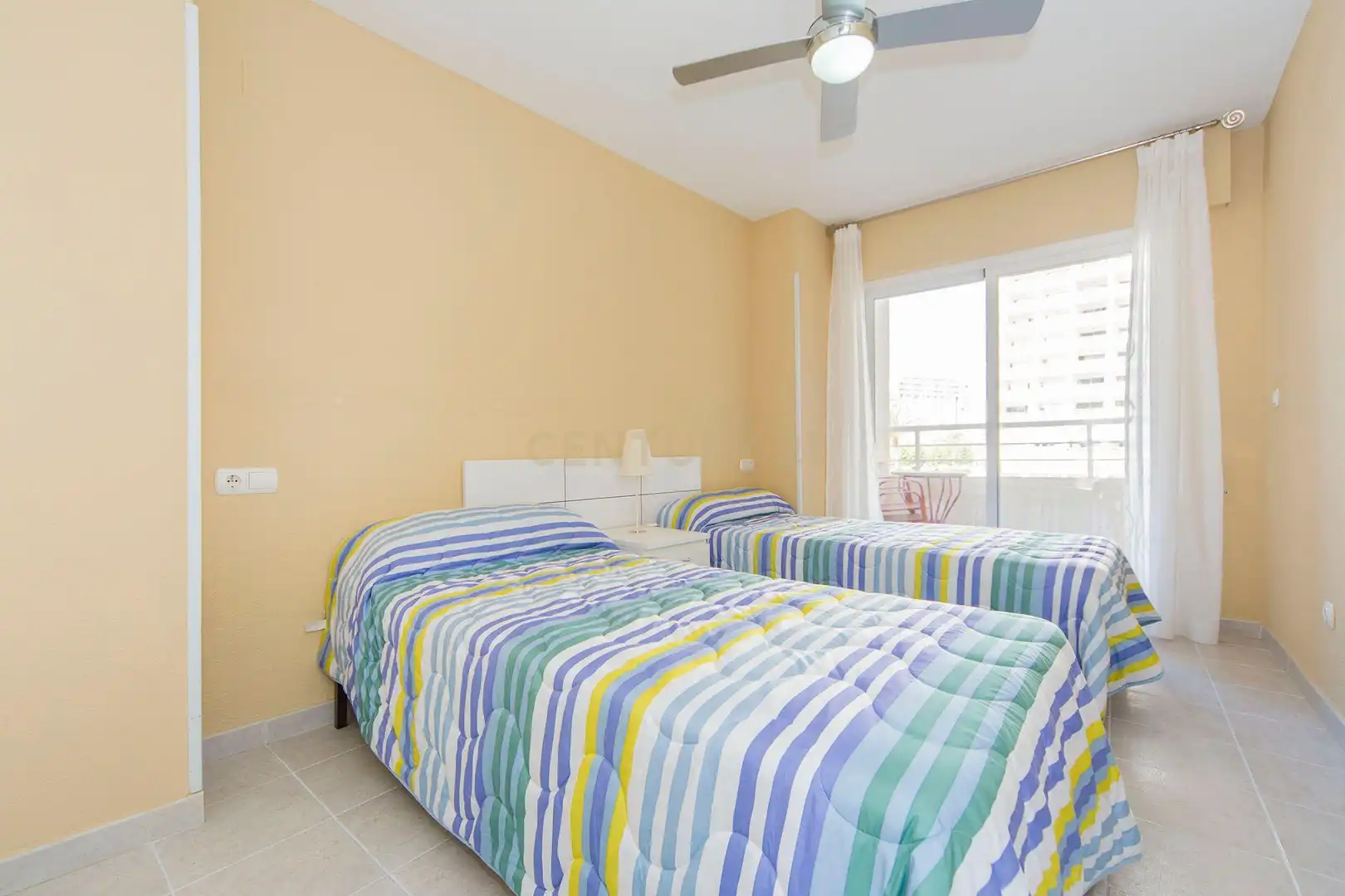 Dormitori de Apartament en venda en Calpe / Calp amb Aire condicionat, Balcó i Piscina comunitària
