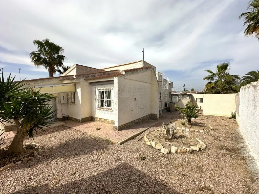 Vista exterior de Casa o chalet en venta en Rojales con Terraza, Piscina y Horno
